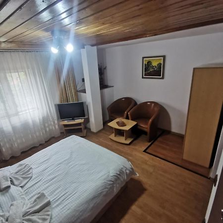 Pensiunea Fara Nume Buşteni Екстериор снимка