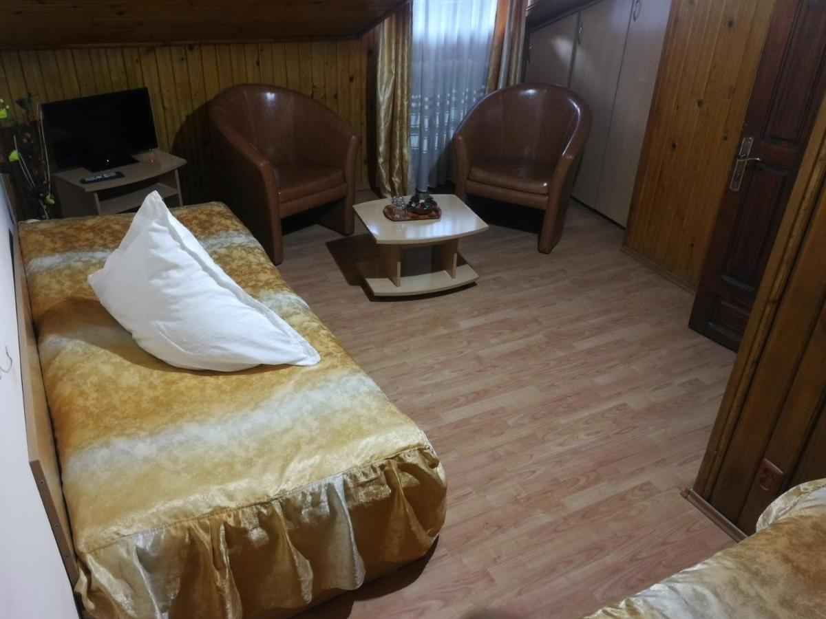 Pensiunea Fara Nume Buşteni Екстериор снимка